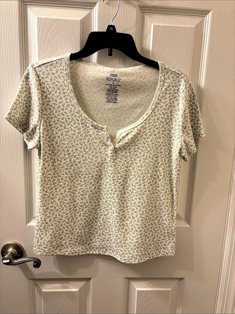Pink Republic Floral Short Sleeve Tee in Cream & Blue Size XL NWT